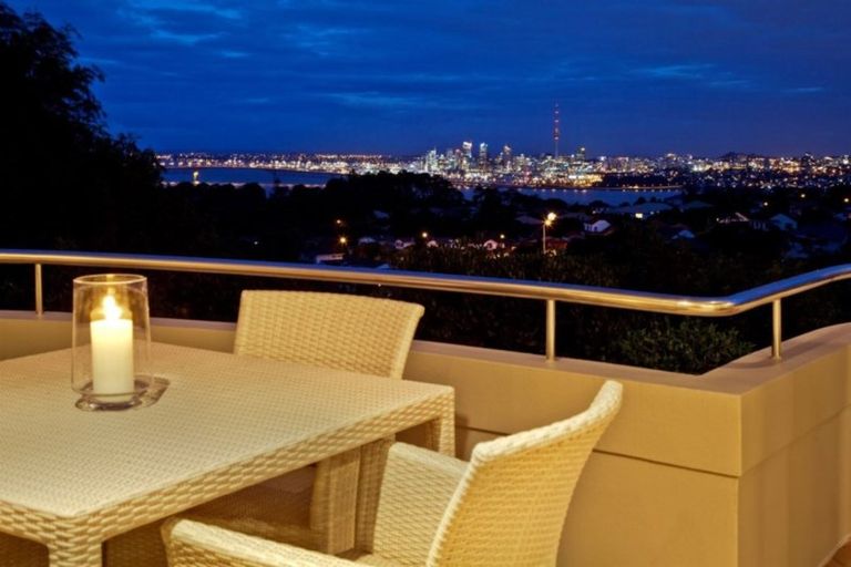 Photo of property in 52 Onetaunga Road, Chatswood, Auckland, 0626