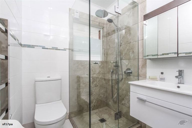 Photo of property in 2/17a Anzac Street, Takapuna, Auckland, 0622