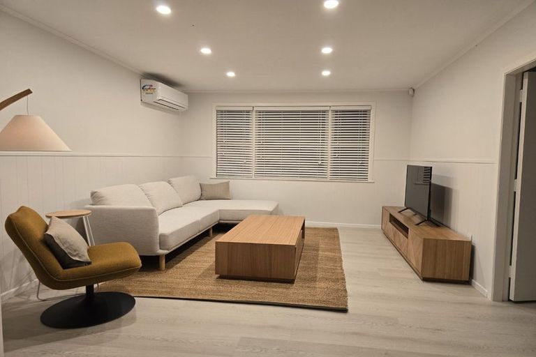 Photo of property in 19 Sheridan Drive, New Lynn, Auckland, 0600