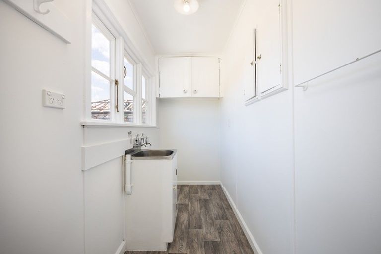 Photo of property in 5 Toutouwai Lane, Inglewood, 4330