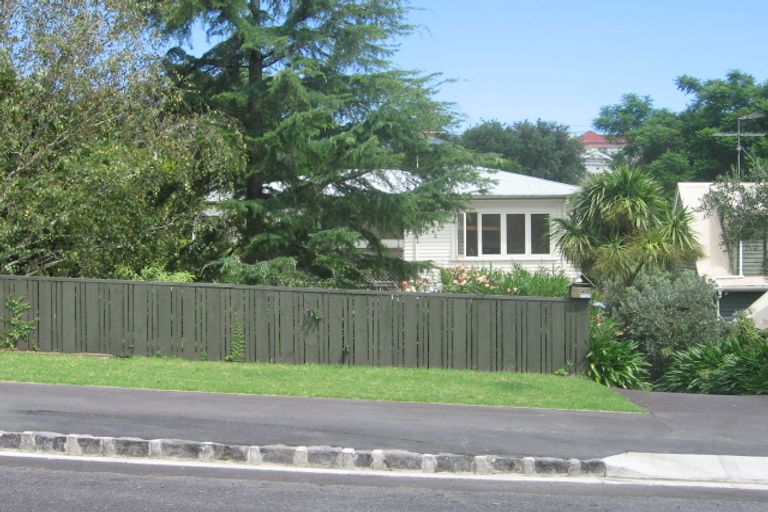 Photo of property in 25 Hastings Parade, Devonport, Auckland, 0624