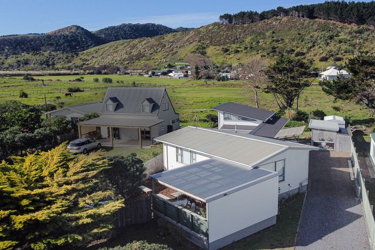 Photo of property in 14 Cordyline Road, Port Waikato, Tuakau, 2695