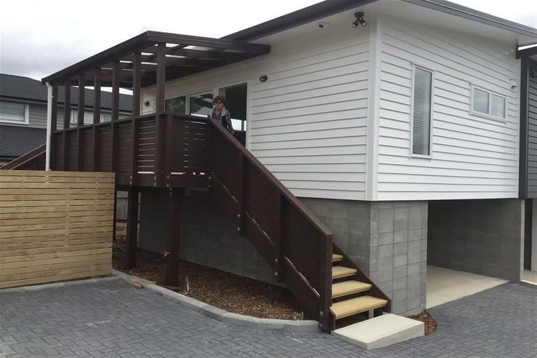 Photo of property in 8 Marina View Drive, West Harbour, Auckland, 0618