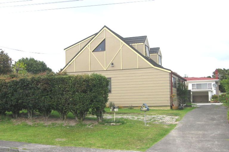 Photo of property in 2/31 Sunnyfield Crescent, Glenfield, Auckland, 0629