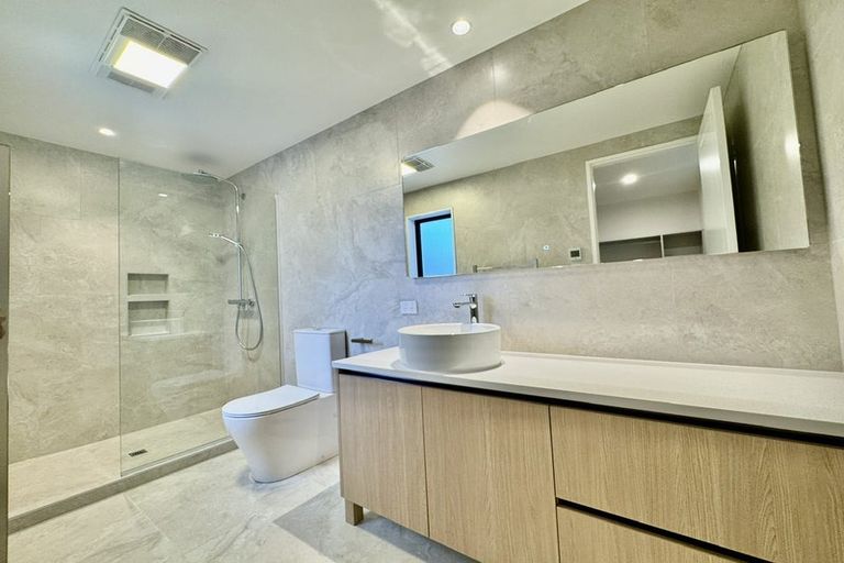 Photo of property in 23 Kerekin Drive, Oteha, Auckland, 0632