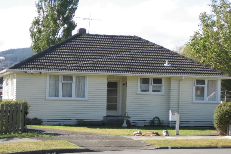 Photo of property in 35 Ngata Grove, Trentham, Upper Hutt, 5018
