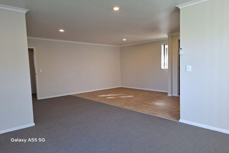 Photo of property in 36 Misty Valley Drive, Henderson, Auckland, 0612