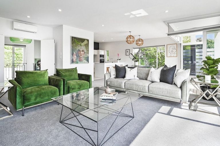 Photo of property in 3 Hikanui Drive, Havelock North, 4130