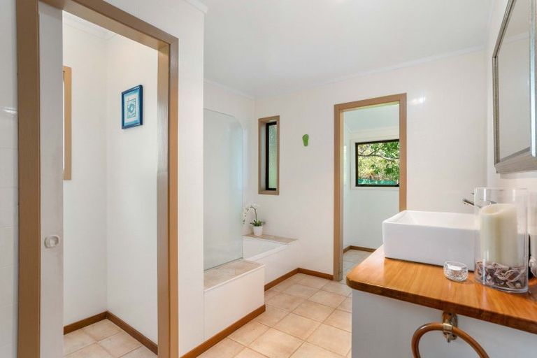 Photo of property in 16 Mount Avenue, Pauanui, Hikuai, 3579