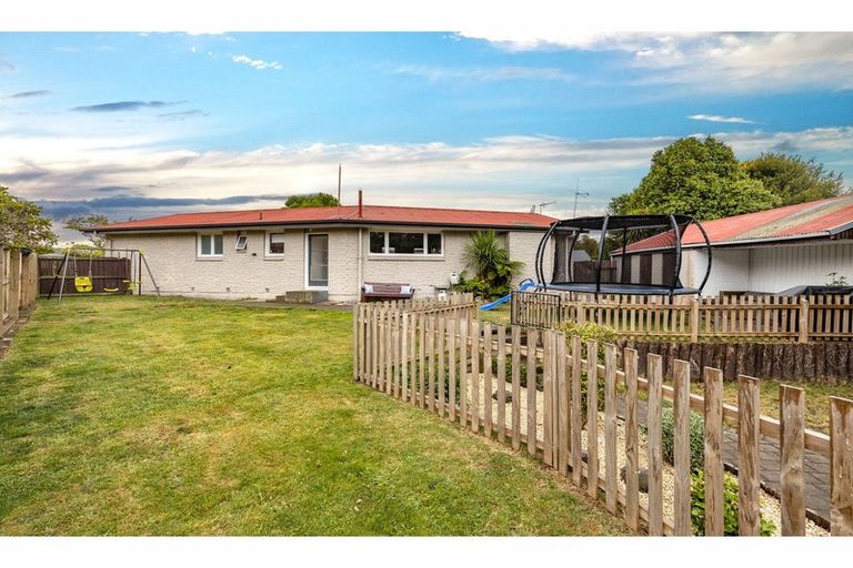 Photo of property in 17 Opal Place, Casebrook, Christchurch, 8051