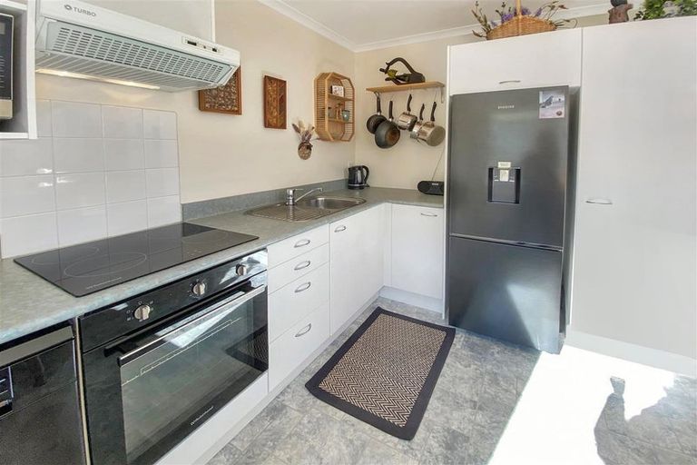 Photo of property in 3/66 Kawaha Point Road, Kawaha Point, Rotorua, 3010