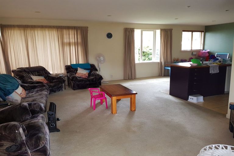 Photo of property in 295 Don Buck Road, Massey, Auckland, 0614