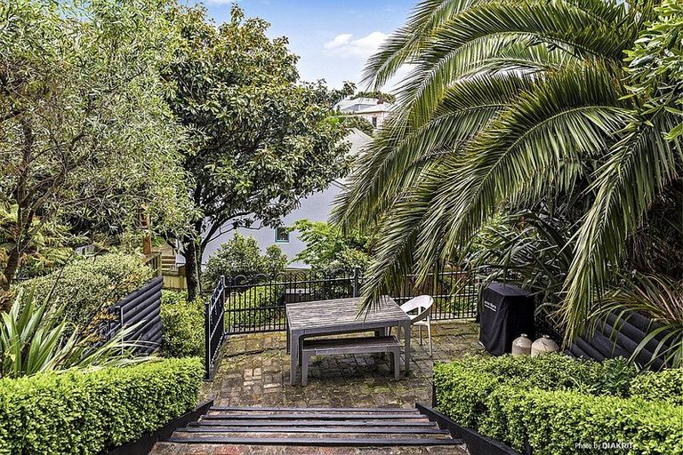 Photo of property in 18 Bidwill Street, Mount Cook, Wellington, 6021