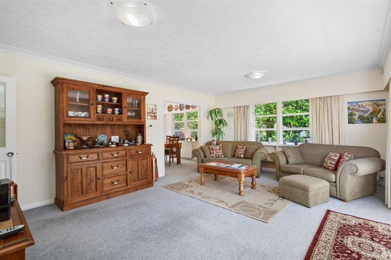 Photo of property in 39 Sunrise Boulevard, Tawa, Wellington, 5028