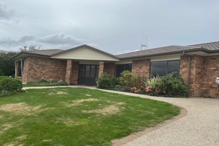 Photo of property in 16 Drumfearn Place, Rototuna, Hamilton, 3210