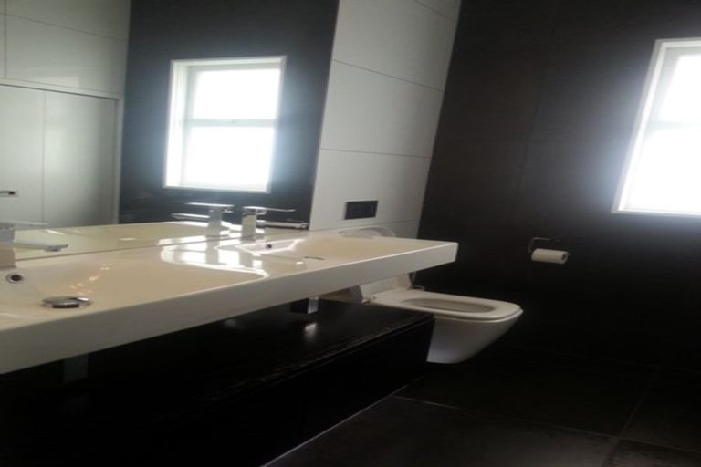 Photo of property in 31 Norwood Road, Bayswater, Auckland, 0622