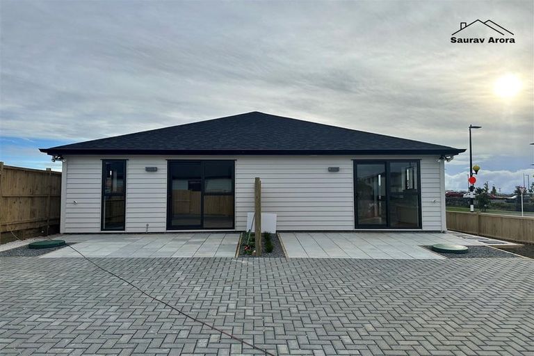 Photo of property in 14 Rorotu Avenue, Karaka, Papakura, 2113