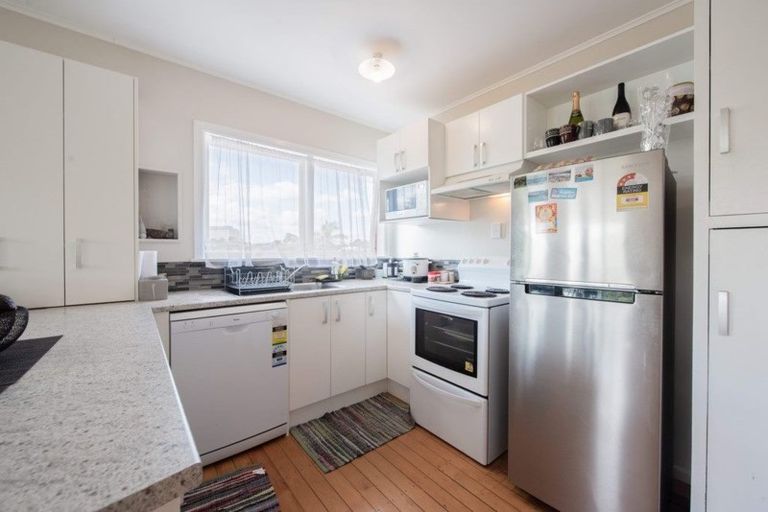 Photo of property in 1/22 Margaret Place, Milford, Auckland, 0620