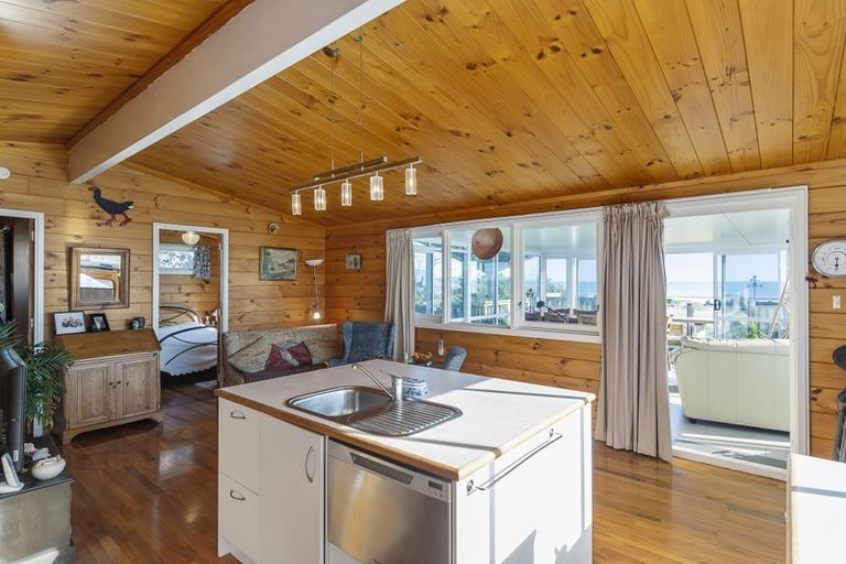 Photo of property in 27 Rodney Avenue, Te Horo Beach, Otaki, 5581