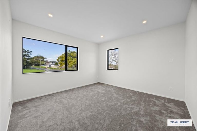Photo of property in 339a Bucklands Beach Road, Bucklands Beach, Auckland, 2012