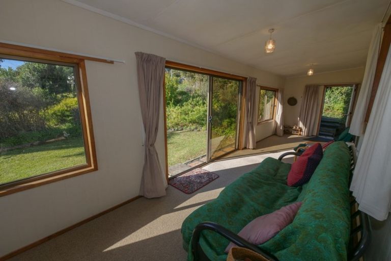 Photo of property in 21 Seaview Road, Cable Bay, 0420