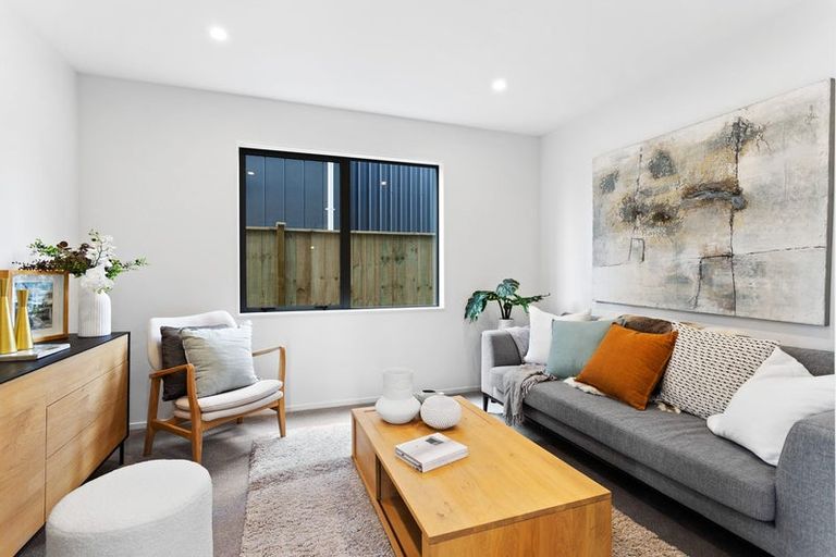 Photo of property in 19 Parkmore Drive, Rosehill, Papakura, 2113