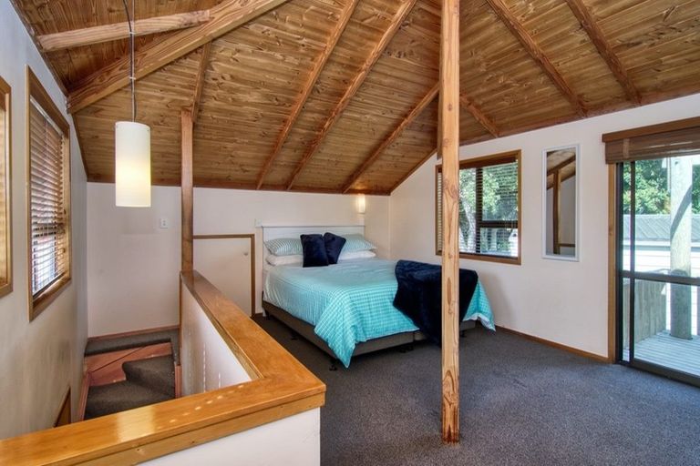 Photo of property in 15 Pendrell Road, Piha, New Lynn, 0772