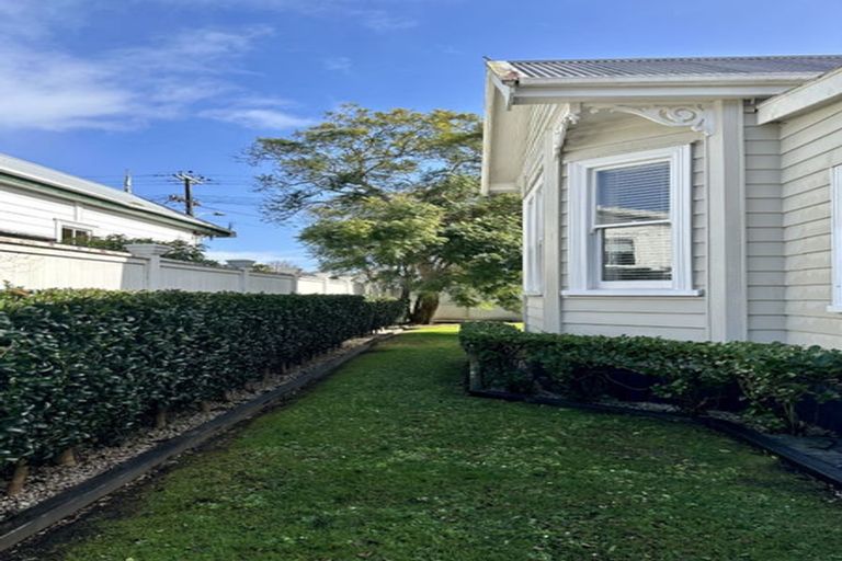 Photo of property in 98 Hatea Drive, Regent, Whangarei, 0112