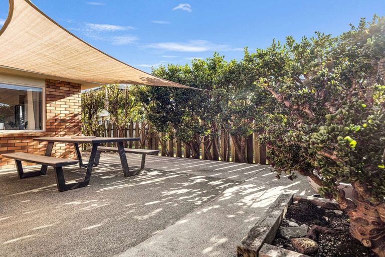 Photo of property in 36 Mandalay Place, Waiuku, 2123