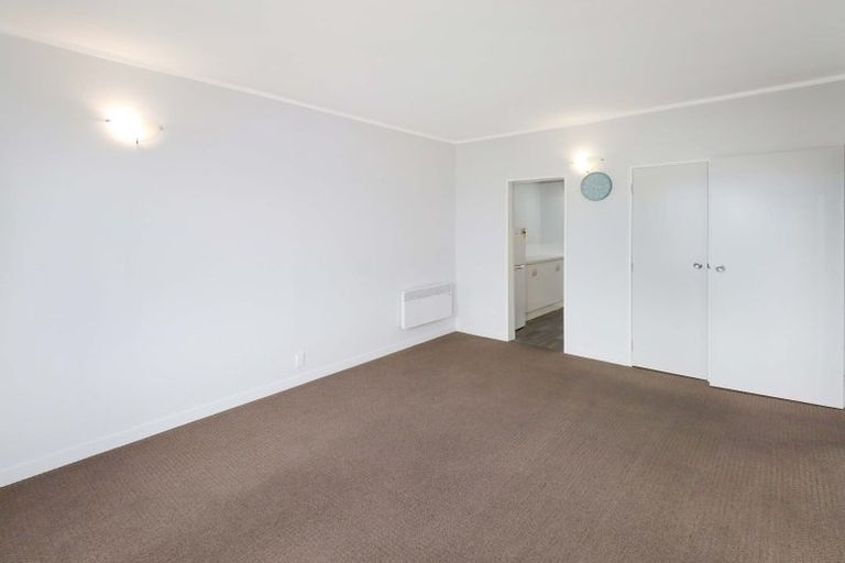 Photo of property in Hobson Court Flats, 77/70 Hobson Street, Thorndon, Wellington, 6011