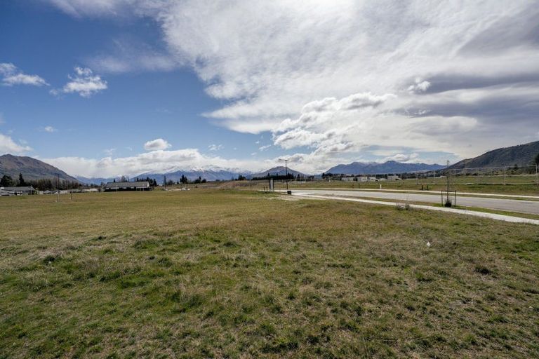 Photo of property in 11 Simpson Crescent, Wanaka, 9305
