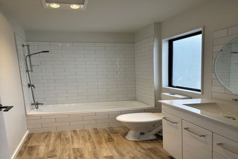 Photo of property in 17 Sun Place, Henderson, Auckland, 0612