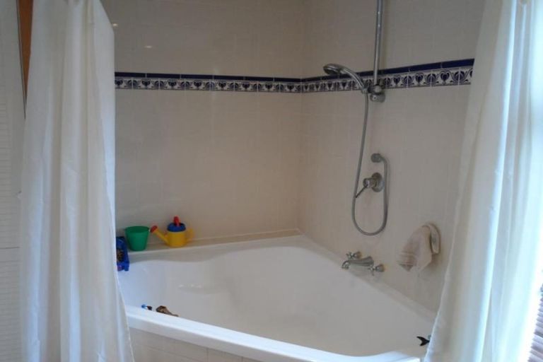 Photo of property in 29 Fairview Crescent, Kelburn, Wellington, 6012