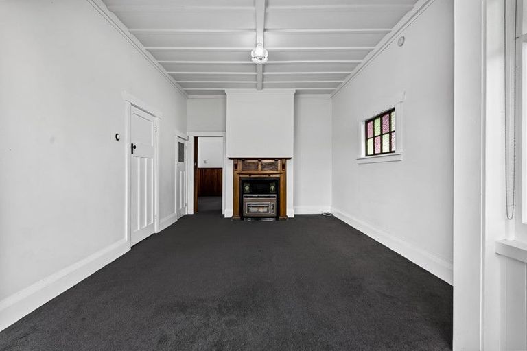 Photo of property in 25 Paynters Avenue, Strandon, New Plymouth, 4312