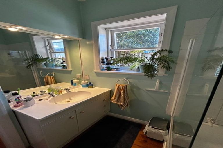 Photo of property in 96 Onslow Road, Khandallah, Wellington, 6035