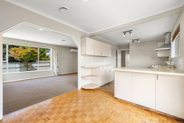 Photo of property in 27 Denniston Crescent, Redwood, Christchurch, 8051