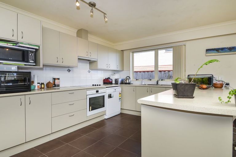 Photo of property in 12 Lime Crescent, Papakura, 2110