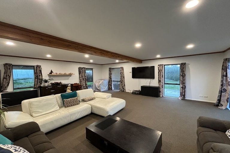 Photo of property in 42 Codlin Road, Waiuku, 2683