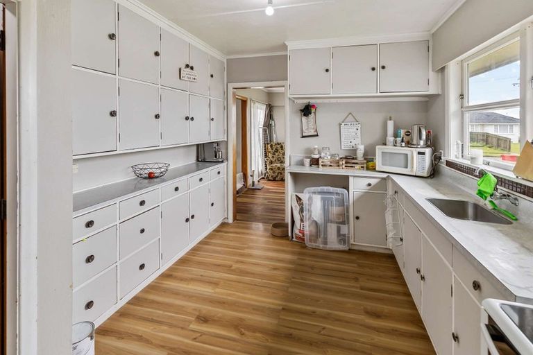 Photo of property in 18 Clyde Street, Levin, 5510