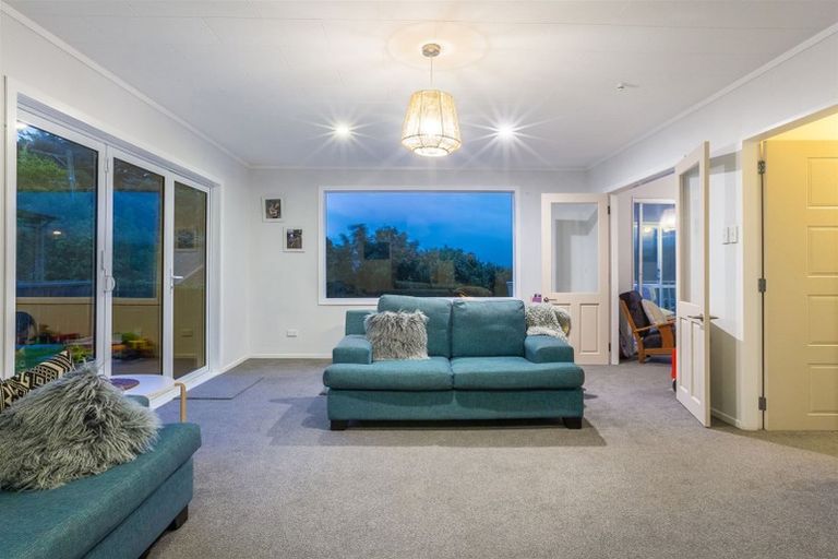 Photo of property in 18 Raroa Place, Pukerua Bay, 5026