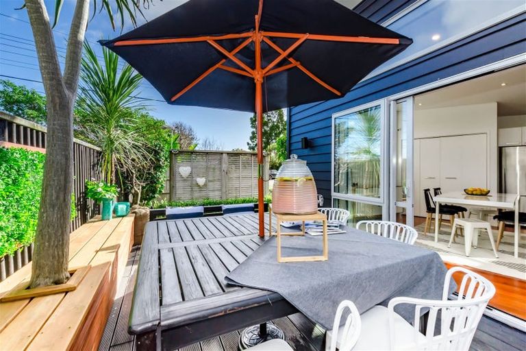 Photo of property in 1b Winara Avenue, Waikanae, 5036