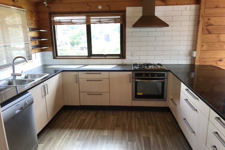 Photo of property in 31 Marina View Drive, West Harbour, Auckland, 0618