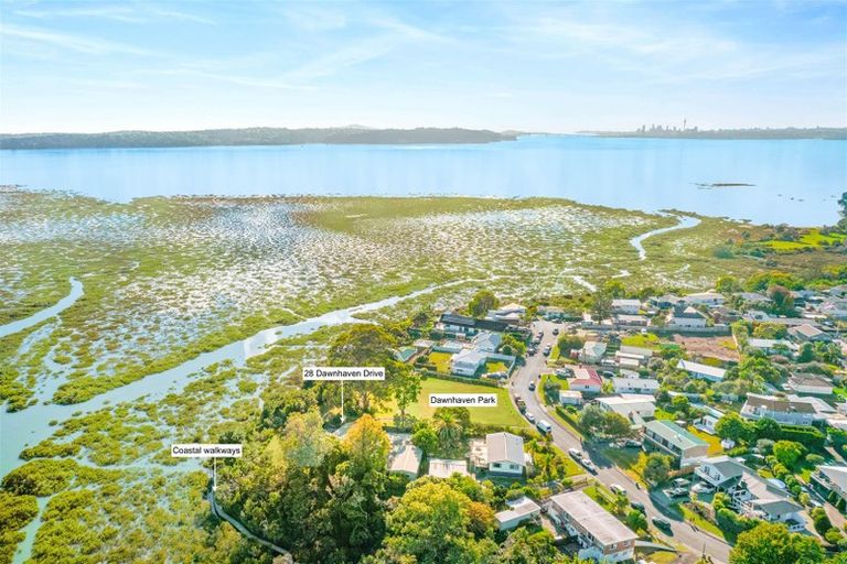 Photo of property in 28 Dawnhaven Drive, Te Atatu Peninsula, Auckland, 0610