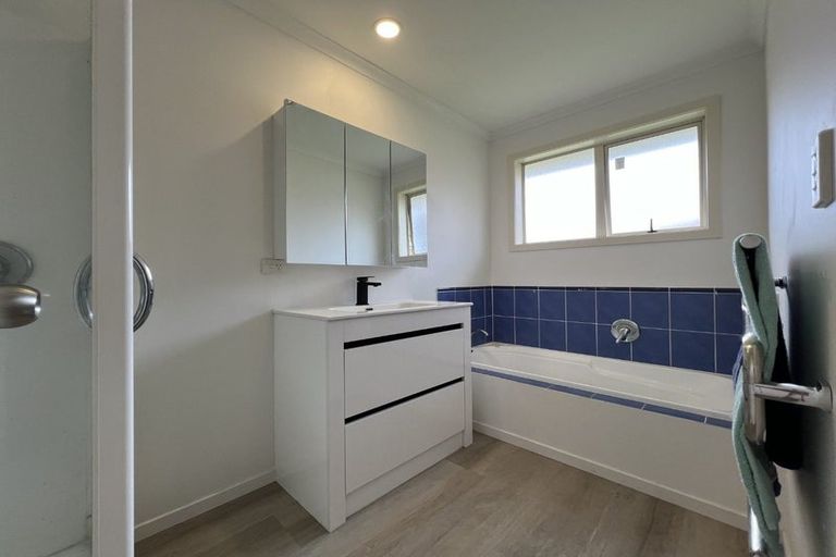 Photo of property in 38 Matija Place, Red Beach, 0932