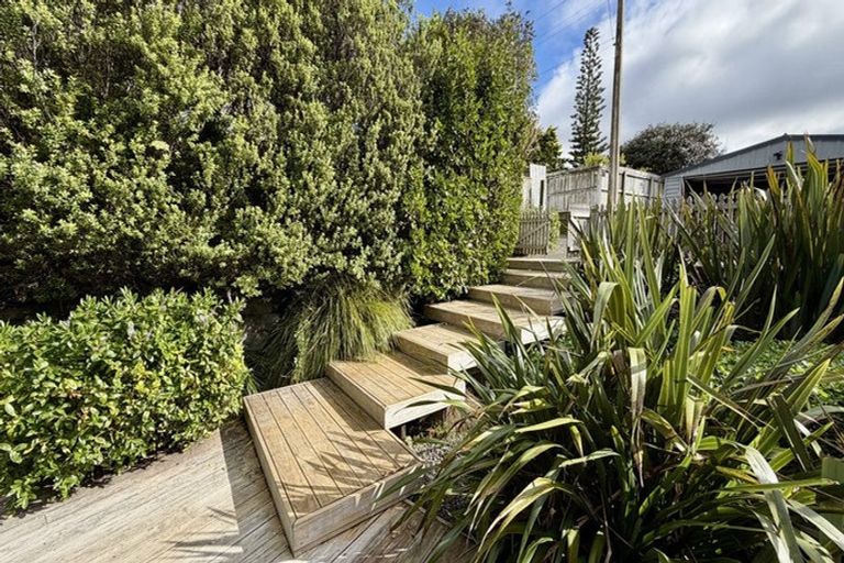 Photo of property in 107 Birkdale Road, Birkdale, Auckland, 0626