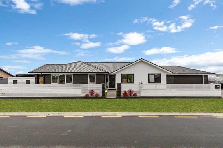 Photo of property in 6 Kuakua Close, Papamoa Beach, Papamoa, 3118