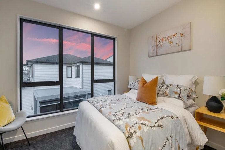 Photo of property in 3/114 Saddleback Rise, Murrays Bay, Auckland, 0630