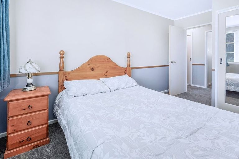 Photo of property in 28 Paul Crescent, Fairfield, Hamilton, 3214