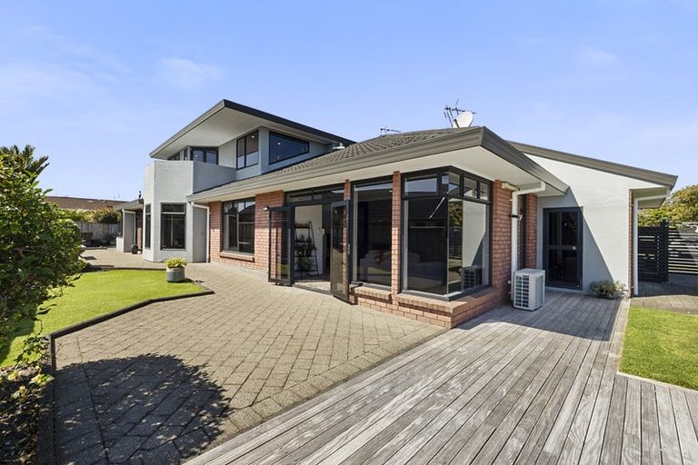 Photo of property in 16 Karina Road, Merrilands, New Plymouth, 4312