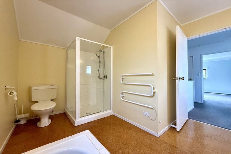 Photo of property in 42 Roland Road, Greenhithe, Auckland, 0632